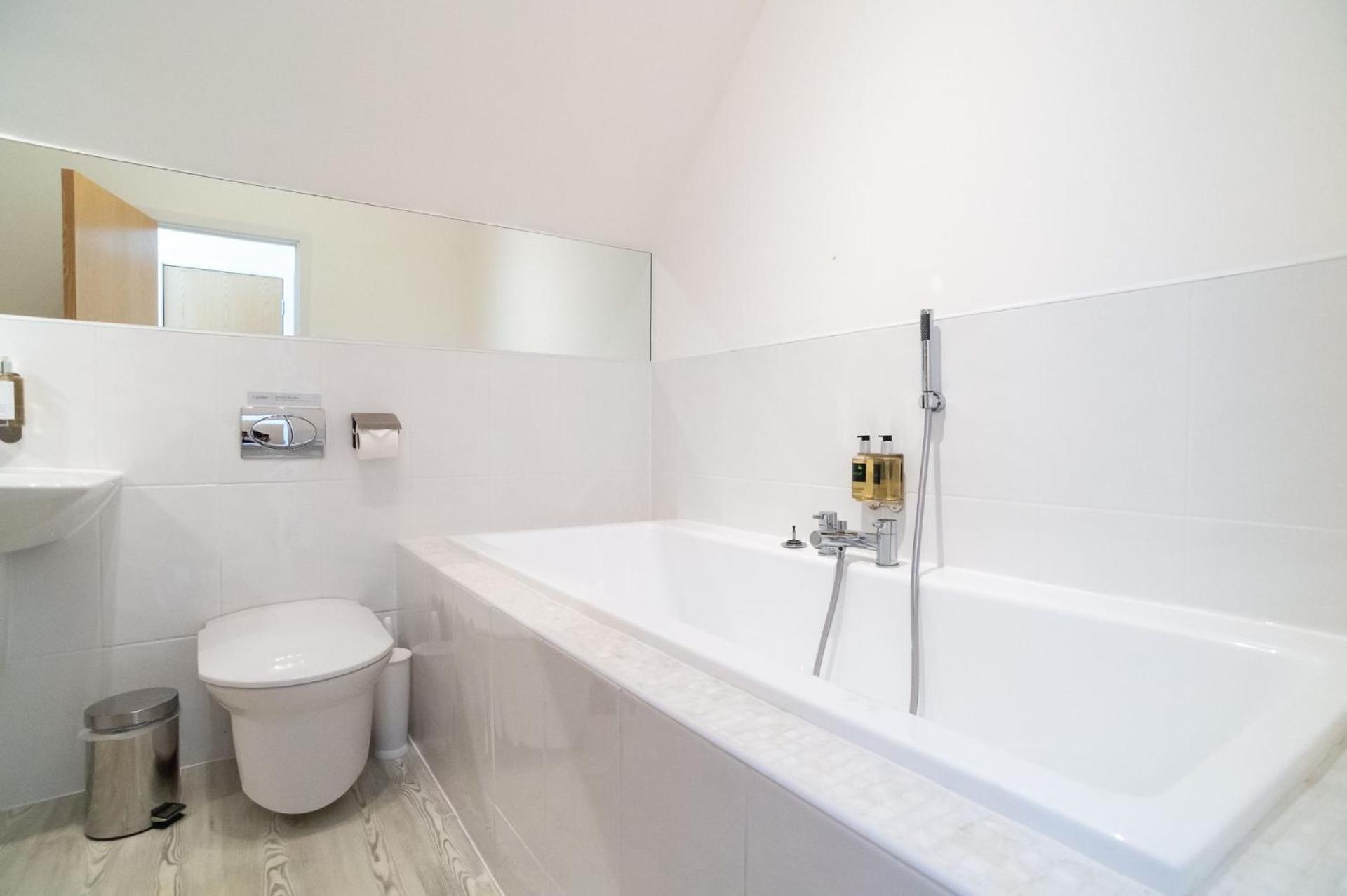 Luxurious 3 Bedroom New England Style - Trewhiddle V7 *