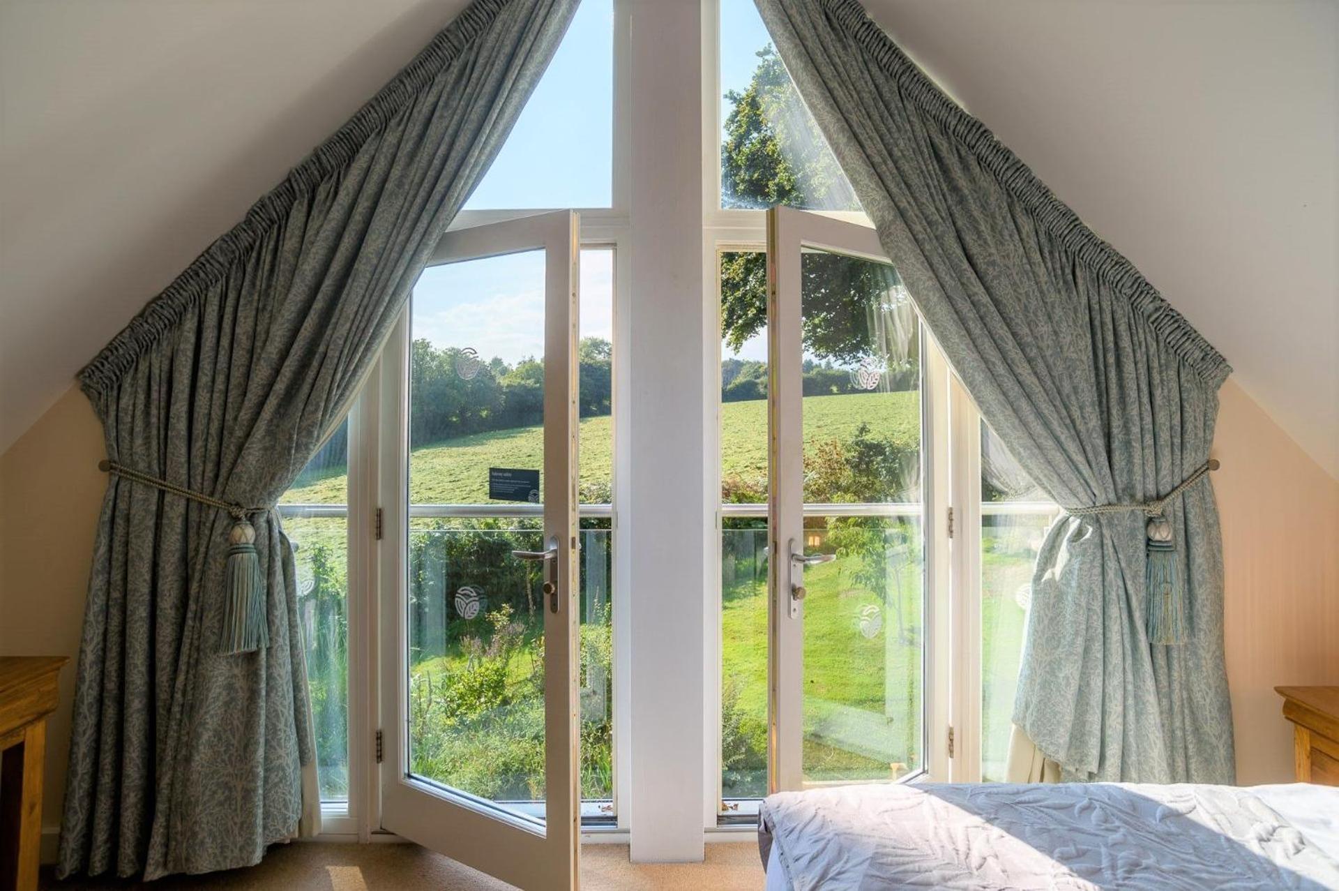 Luxurious 3 Bedroom New England Style - Trewhiddle V7